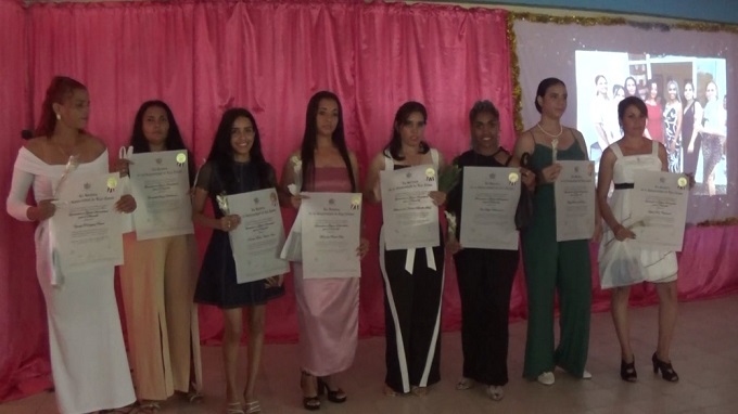 Centro universitario municipal de Colombia suma nuevos graduados