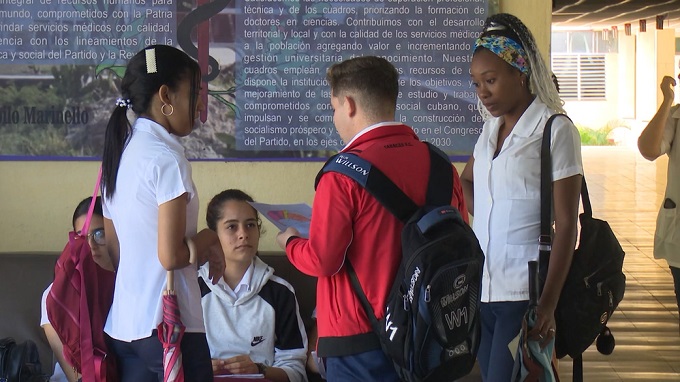La Federación Estudiantil Universitaria de la Universidad de Ciencias Médicas de Las Tunas celebró la PRIMERA edición del taller La FEU por una Universidad Saludable. Un espacio virtual que debatió sobre bienestar, comunicación y participación activa.