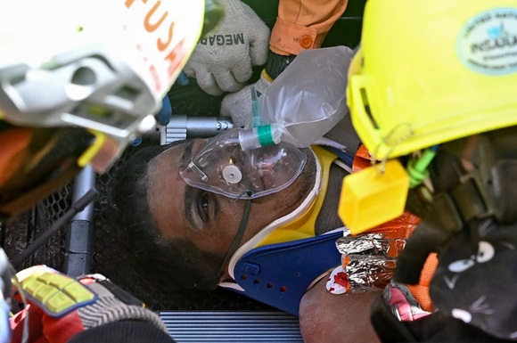 Hernán salió con vida tras ocho días bajo escombros en Venezuela