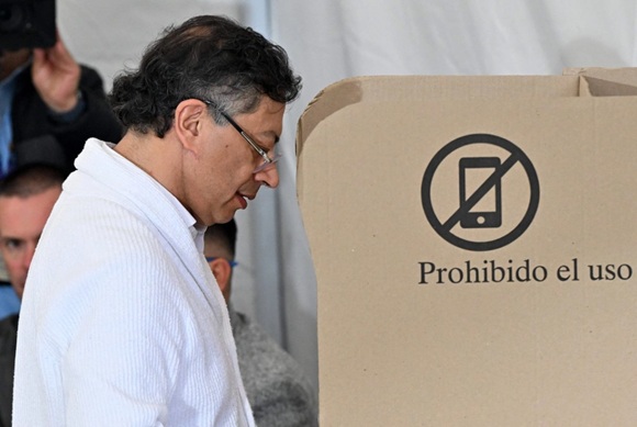 Petro denuncia fraude electoral en Colombia: “El pueblo eligió a Cepeda”