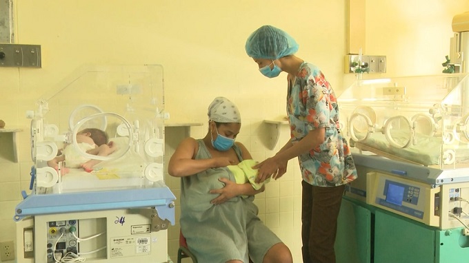Promueven la lactancia materna como garantía de salud pediátrica