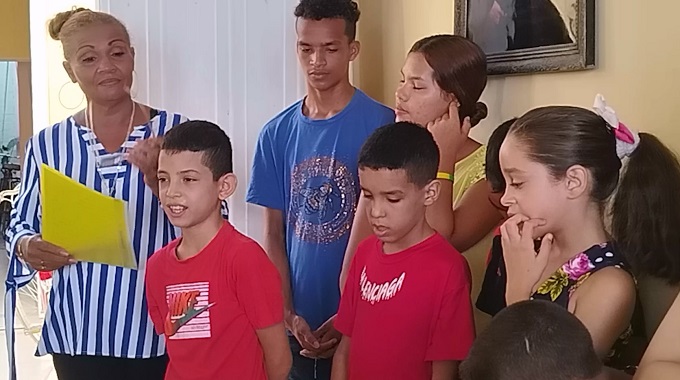 Trabajadores tuneros entregan donativo a casa de niños sin cuidado parental