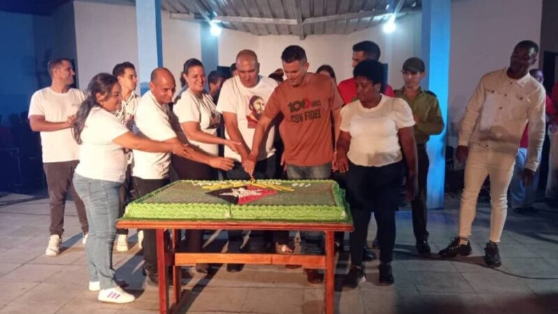 Esperaron los tuneros el cumpleaños 100 de Fidel