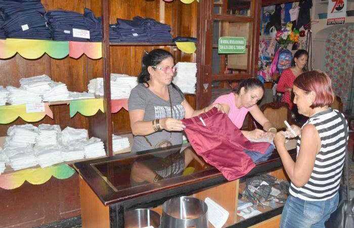 Comienza este lunes la venta de uniformes escolares en Las Tunas