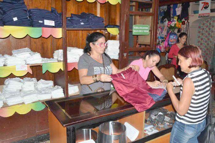 Comienza este lunes la venta de uniformes escolares en Las Tunas