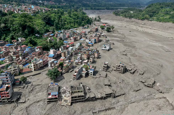 Trece días después: Nepal reporta más de 1300 fallecidos y mantiene la búsqueda de casi 5000 personas
