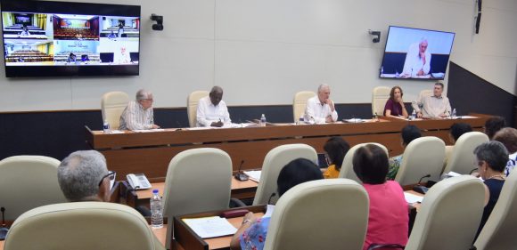 Examinó Consejo de Estado implementación de las transformaciones económicas y sociales