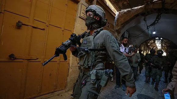 Reino Unido prohíbe productos de asentamientos e Israel cierra su consulado en Jerusalén