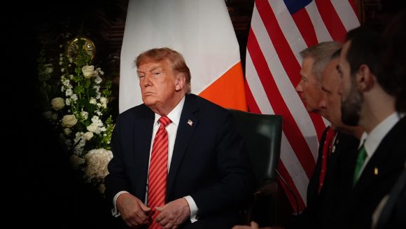 Demócratas preparan batería de investigaciones contra Trump si recuperan la Cámara en noviembre