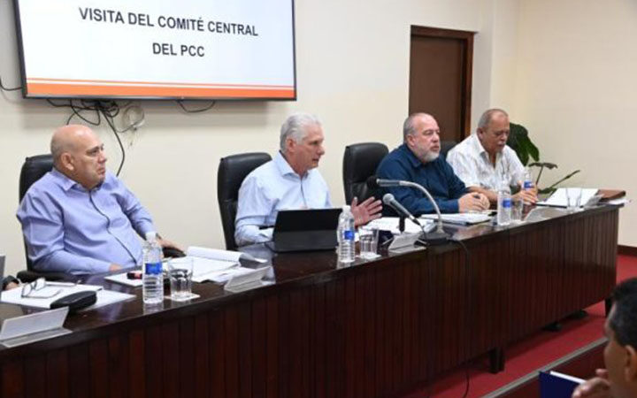 Intercambió alta dirección del país con sector energético