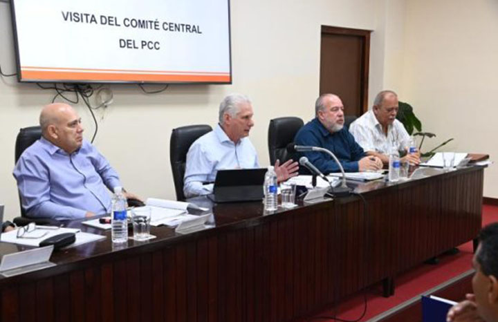 Intercambió alta dirección del país con sector energético