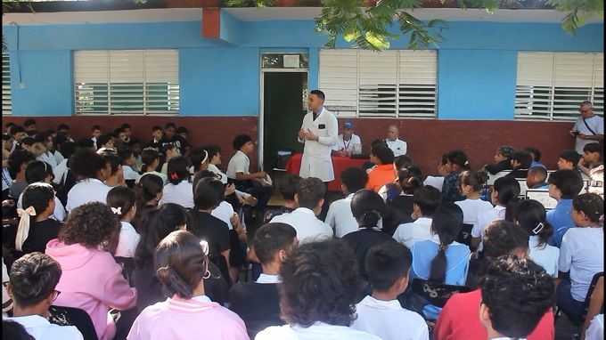 Promueven el debate en centros educativos sobre temas de sexualidad y contra el consumo de drogas