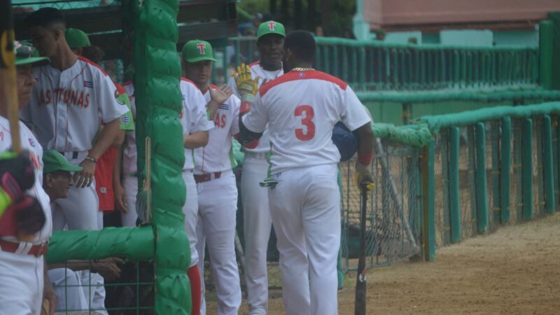 Toros de Camagüey reaccionan en el Mella