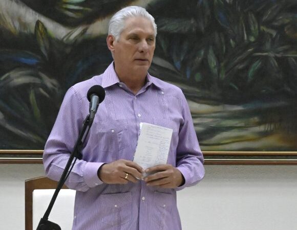 Presidente de Cuba llama a los agricultores a elevar la movilización consciente para hacer producir la tierra