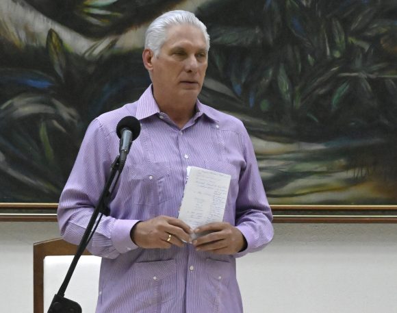 Presidente de Cuba llama a los agricultores a elevar la movilización consciente para hacer producir la tierra