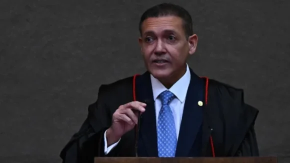 Tribunal Superior Electoral de Brasil ratifica legitimidad de las elecciones frente a los cuestionamientos de Flávio Bolsonaro