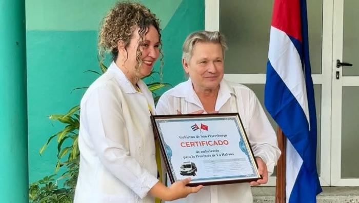 Rusia dona ambulancias a Cuba para fortalecer la atención materno-infantil