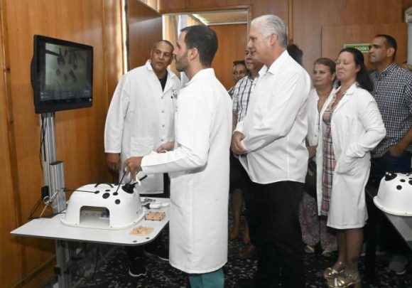 Díaz-Canel a personal de la Salud: "Ustedes son parte de nuestra victoria en la ONU"